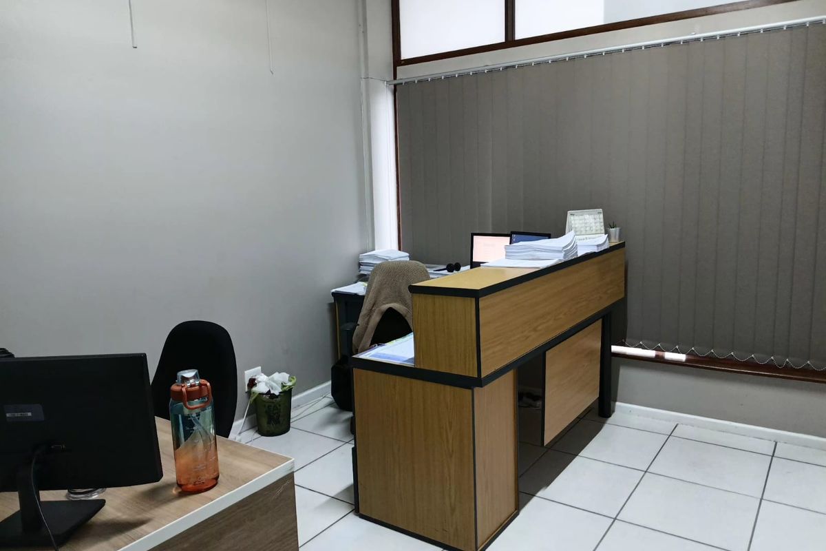 Spacious offices to rent in George - Photo 3