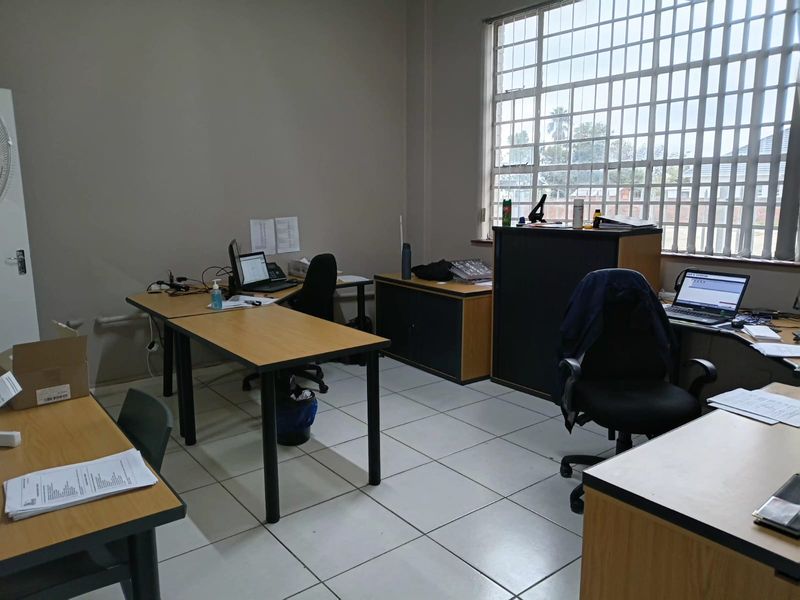 Spacious offices to rent in George - Photo 9