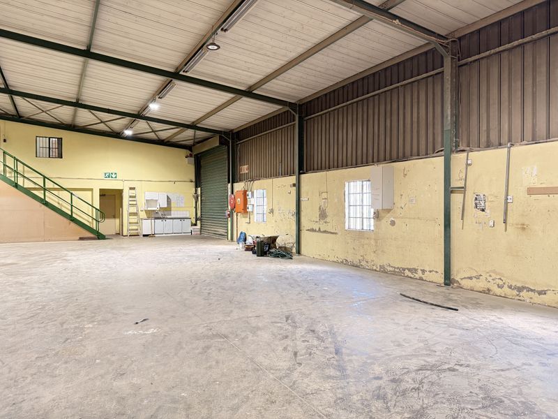 HIGH-EXPOSURE 621m2 INDUSTRIAL FACILITY TO LET IN SECURE GATEWAY INDUSTRIAL PARK - Photo 7