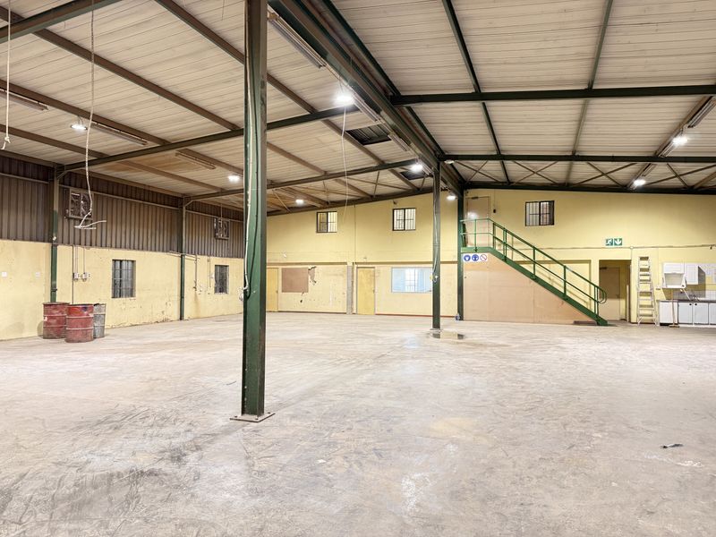 HIGH-EXPOSURE 621m2 INDUSTRIAL FACILITY TO LET IN SECURE GATEWAY INDUSTRIAL PARK - Photo 6
