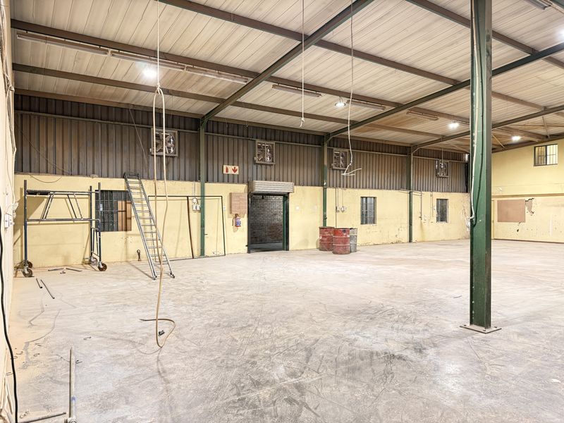 HIGH-EXPOSURE 621m2 INDUSTRIAL FACILITY TO LET IN SECURE GATEWAY INDUSTRIAL PARK - Photo 5