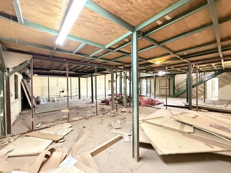 MODERN 460m2 INDUSTRIAL WAREHOUSE AVAILABLE IN SECURE GATEWAY INDUSTRIAL PARK - Photo 9
