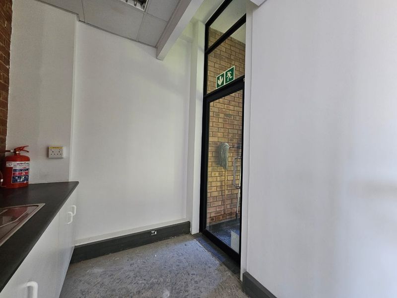 TO LET | Boutique Retail / Creative Office Space | Waterkloof Rand Centre | ±96 m2 + Private Balcony - Photo 9