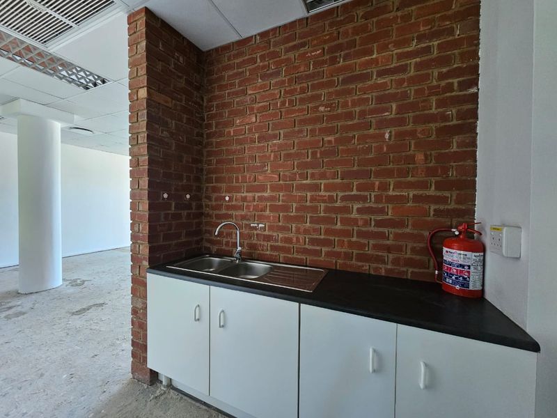 TO LET | Boutique Retail / Creative Office Space | Waterkloof Rand Centre | ±96 m2 + Private Balcony - Photo 7