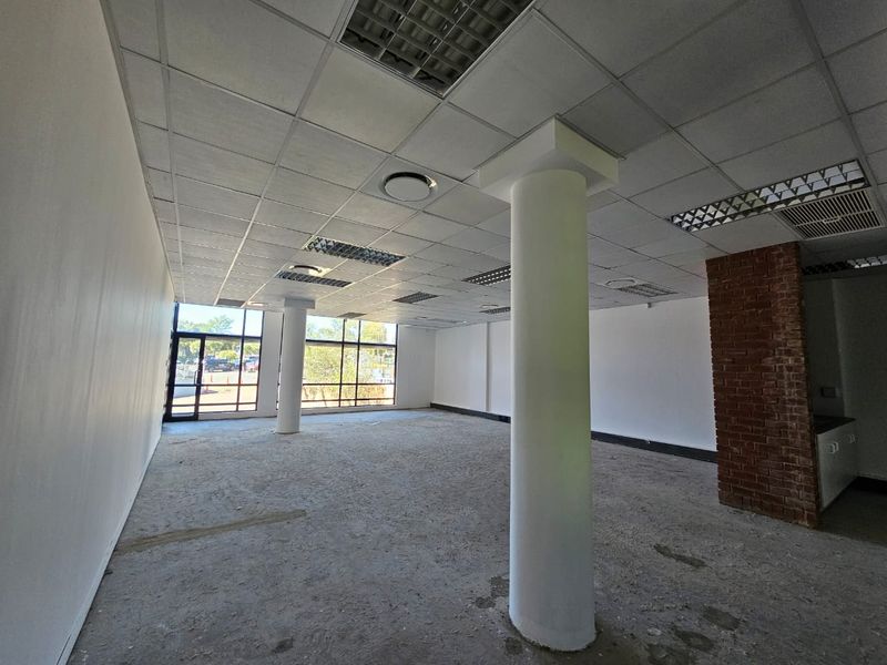 TO LET | Boutique Retail / Creative Office Space | Waterkloof Rand Centre | ±96 m2 + Private Balcony - Photo 5