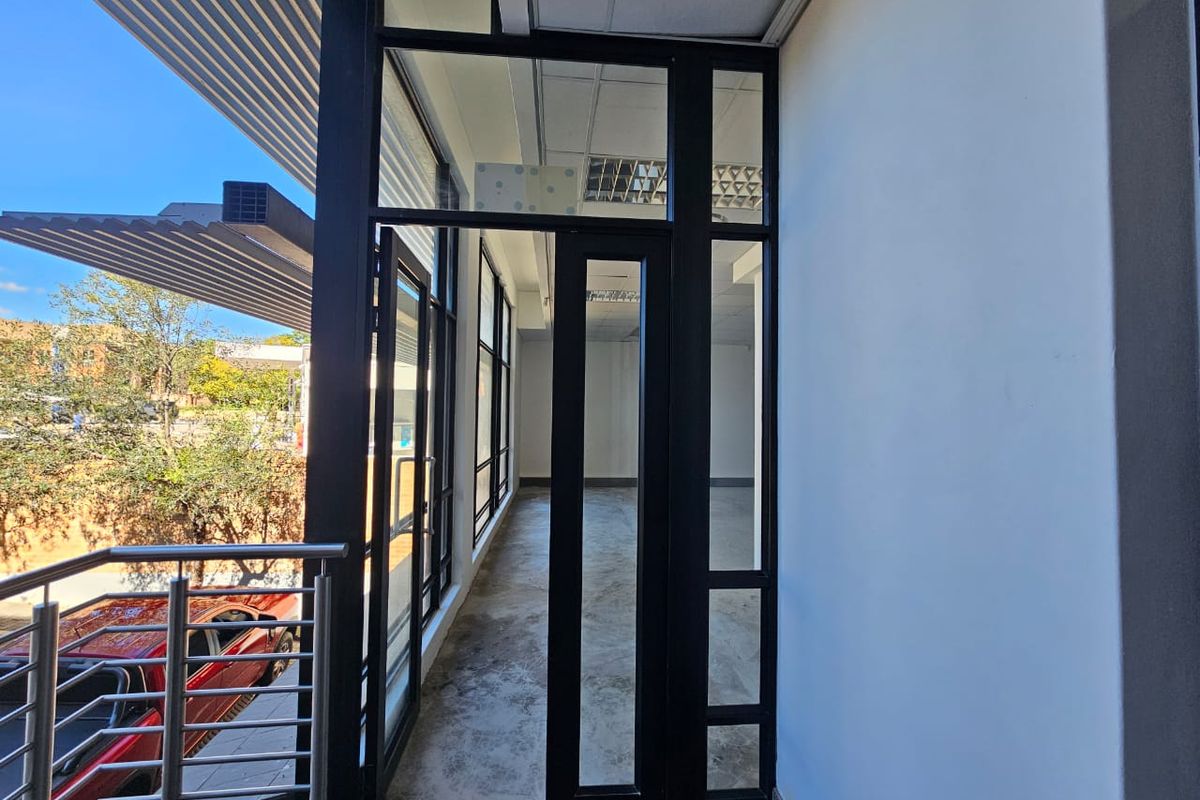TO LET | Boutique Retail / Creative Office Space | Waterkloof Rand Centre | ±96 m2 + Private Balcony - Photo 4
