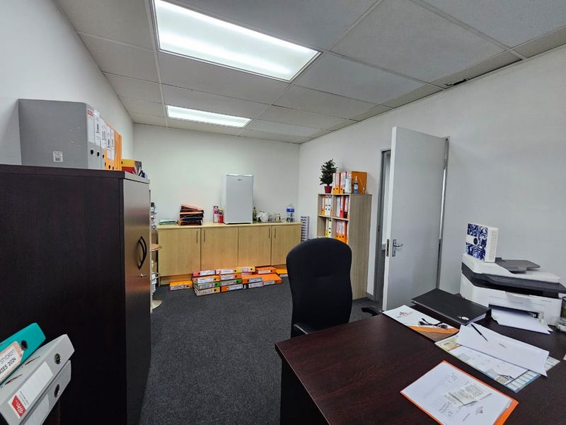 TO LET | ±74 m2 Professional Office Suite | Waterkloof Area | Available by Arrangement - Photo 6
