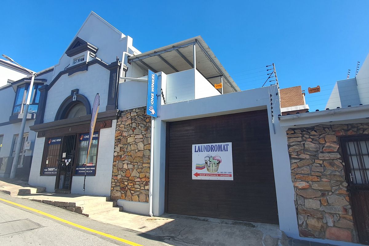 Historical Commercial building retail and accommodation - Photo 2