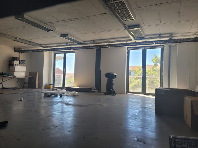 195m2 Warehouse and Office - Photo 8