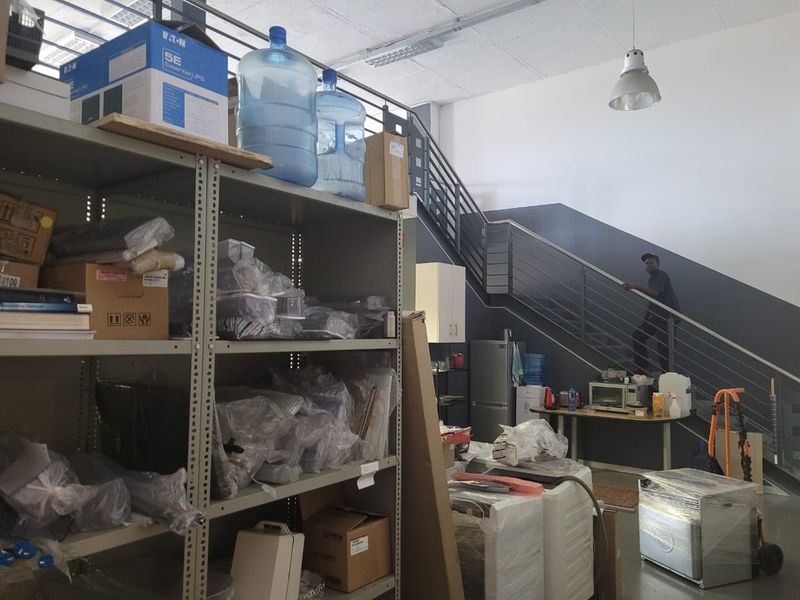 195m2 Warehouse and Office - Photo 6