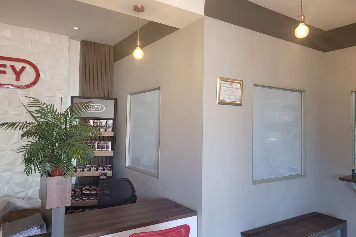 195m2 Warehouse and Office - Photo 5