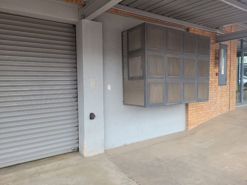 197m2 Warehouse and Office - Photo 7