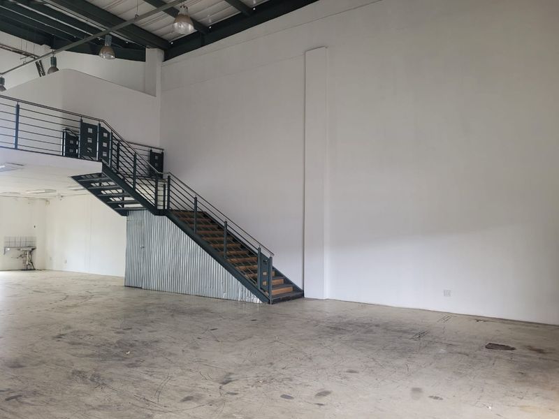 197m2 Warehouse and Office - Photo 4