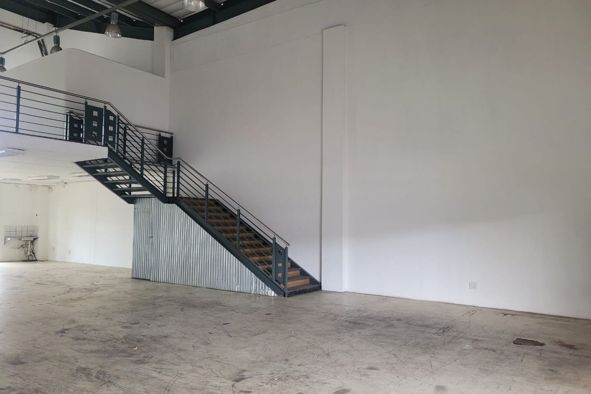 197m2 Warehouse and Office - Photo 4