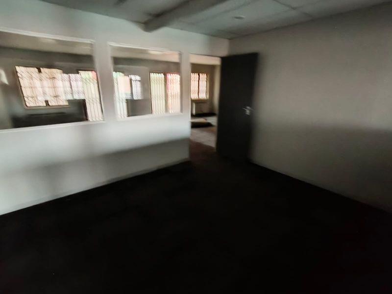 Office Space to Rent in Highveld, Centurion – 100m2 Commercial Property with Backup Power - Photo 4