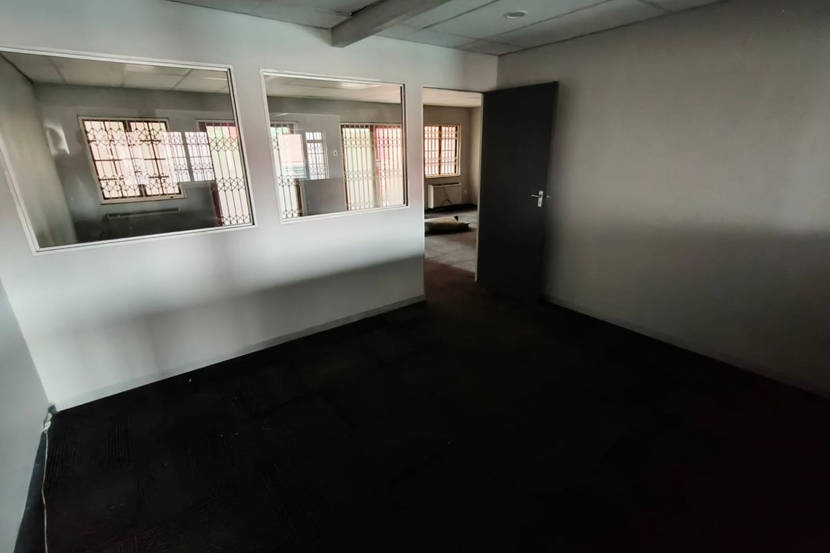 Office Space to Rent in Highveld, Centurion – 100m2 Commercial Property with Backup Power - Photo 5