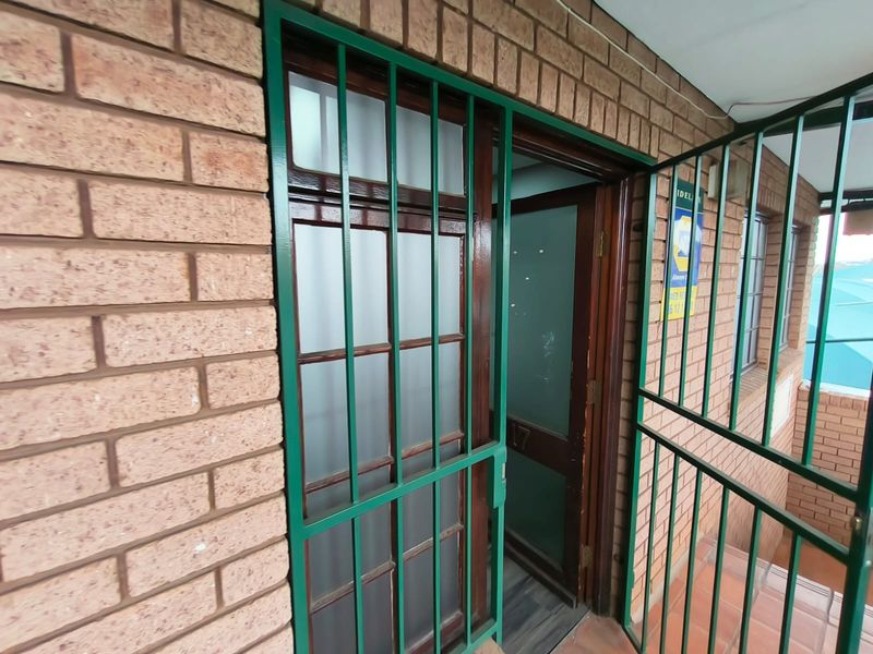 Office Space to Rent in Highveld, Centurion – 100m2 Commercial Property with Backup Power - Photo 2