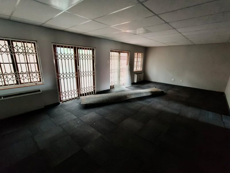 Office Space to Rent in Highveld, Centurion – 100m2 Commercial Property with Backup Power - Photo 8
