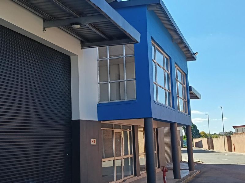 Warehouse to let - Photo 3