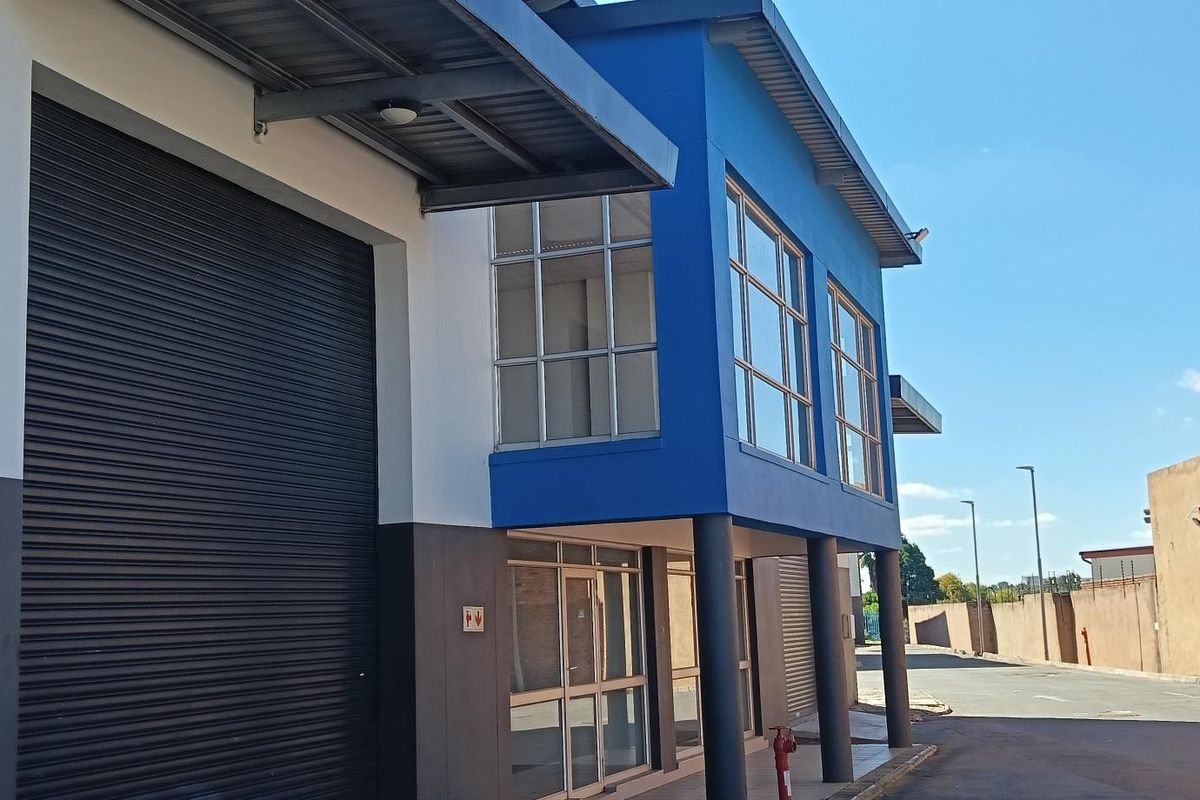 Warehouse to let - Photo 3
