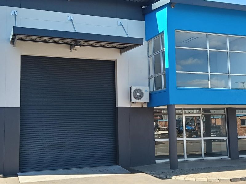 Warehouse to let - Photo 2