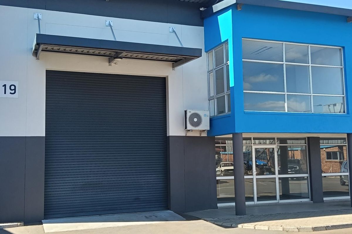 Warehouse to let - Photo 2