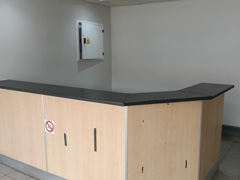 Warehouse to let - Photo 4