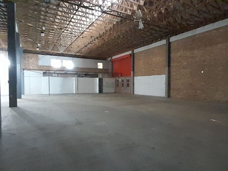 Premium 3,229m2 Corporate Warehouse Headquarters To Let in Waterfall Office Park, Midrand - Photo 7
