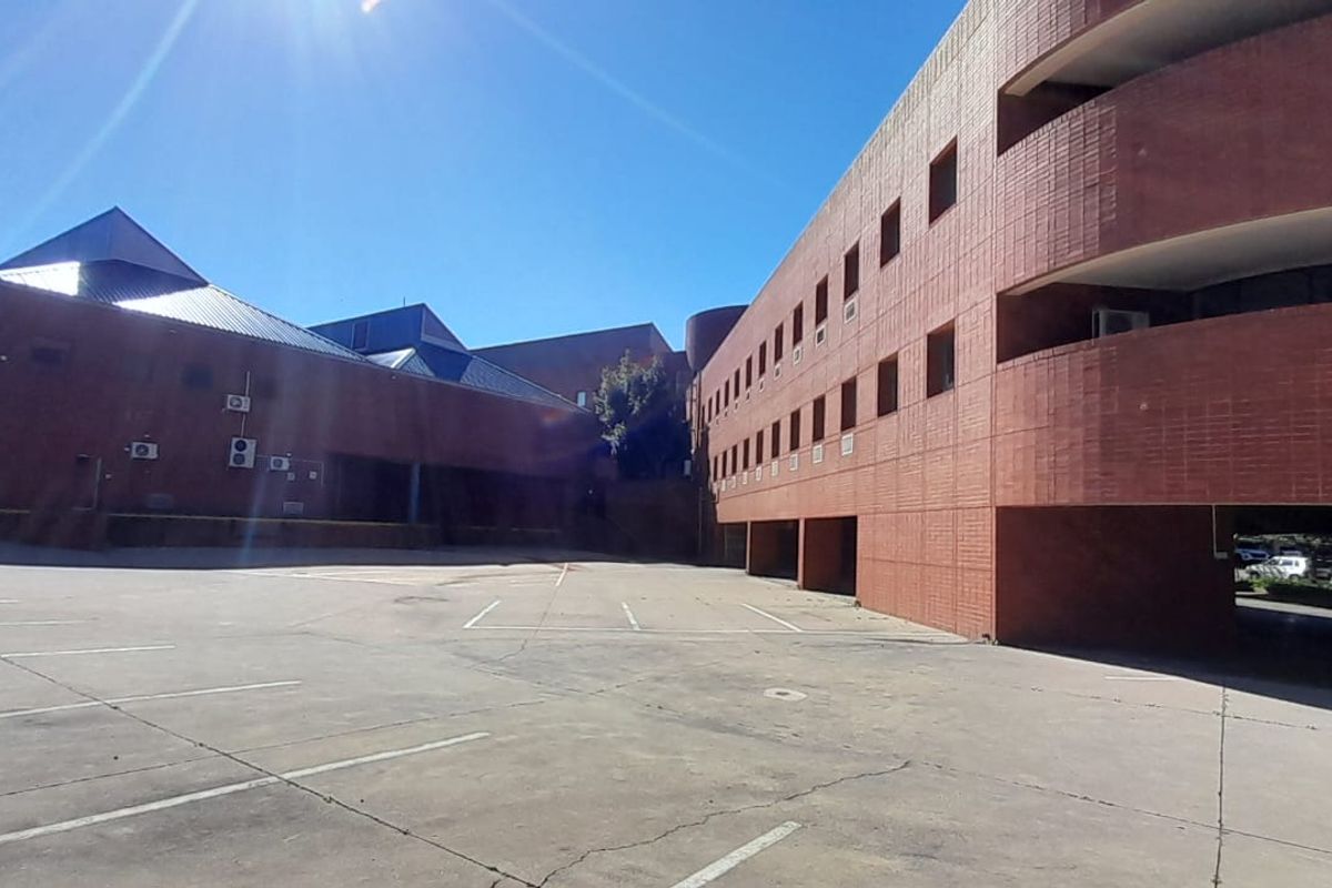 Premium 3,229m2 Corporate Warehouse Headquarters To Let in Waterfall Office Park, Midrand - Photo 2