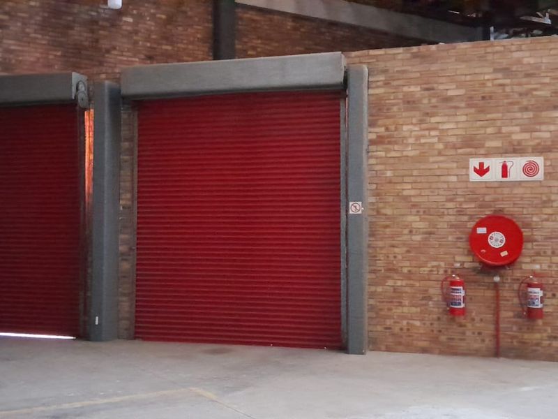 Premium 3,229m2 Corporate Warehouse Headquarters To Let in Waterfall Office Park, Midrand - Photo 10