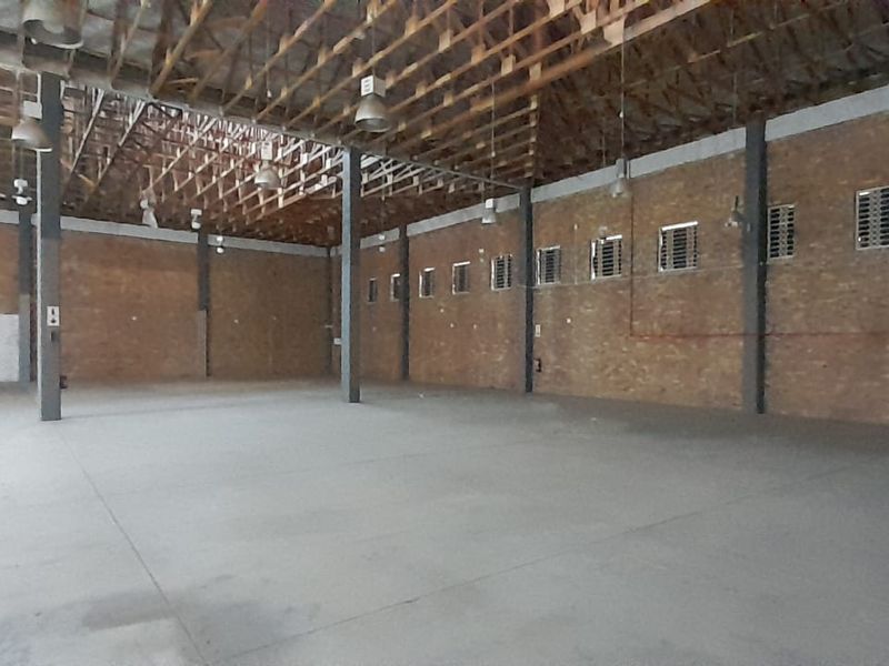 Premium 3,229m2 Corporate Warehouse Headquarters To Let in Waterfall Office Park, Midrand - Photo 9