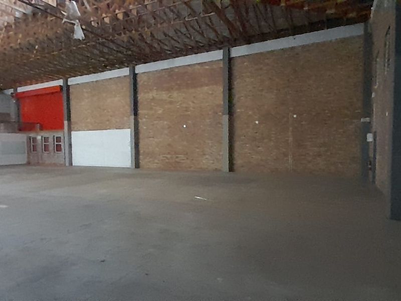 Premium 3,229m2 Corporate Warehouse Headquarters To Let in Waterfall Office Park, Midrand - Photo 6
