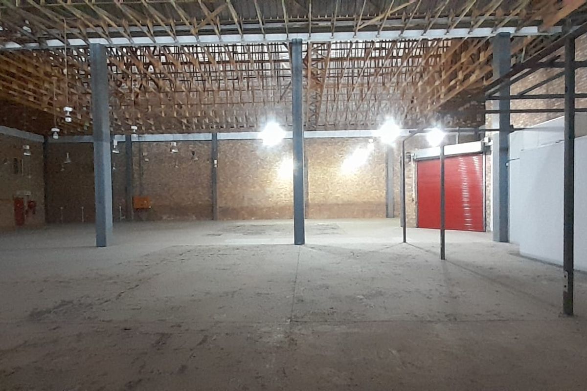 Premium 3,229m2 Corporate Warehouse Headquarters To Let in Waterfall Office Park, Midrand - Photo 3