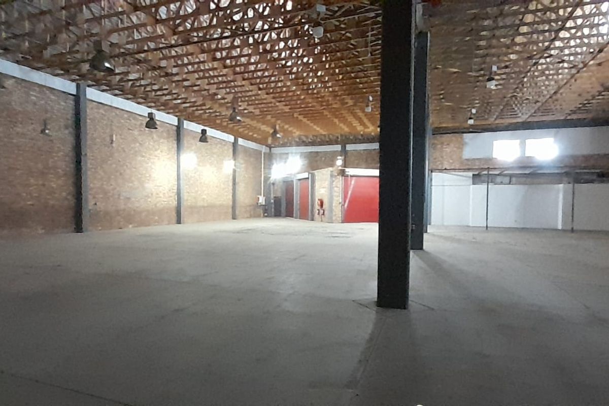 Premium 3,229m2 Corporate Warehouse Headquarters To Let in Waterfall Office Park, Midrand - Photo 5