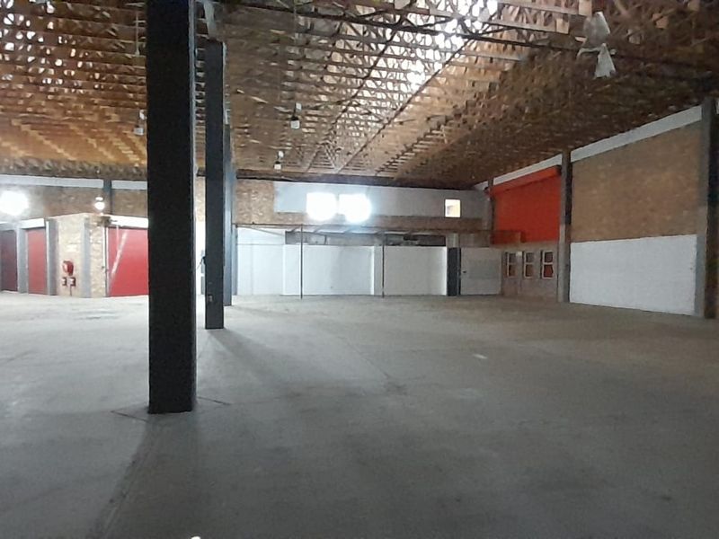 Landmark Corporate Warehouse Headquarters For Sale in Waterfall Office Park, Midrand - Photo 6