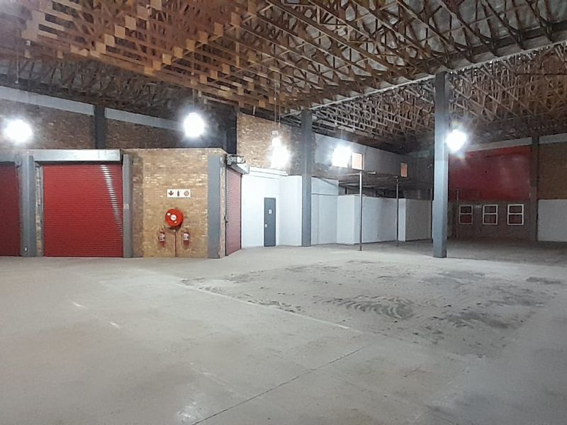 Landmark Corporate Warehouse Headquarters For Sale in Waterfall Office Park, Midrand - Photo 8