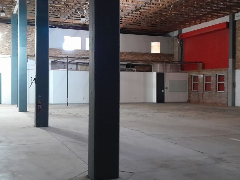 Landmark Corporate Warehouse Headquarters For Sale in Waterfall Office Park, Midrand - Photo 4