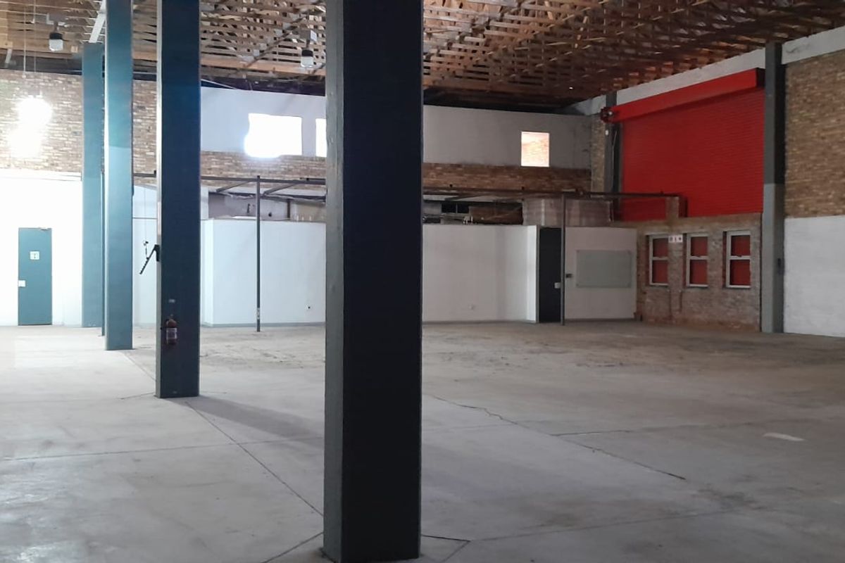 Landmark Corporate Warehouse Headquarters For Sale in Waterfall Office Park, Midrand - Photo 4