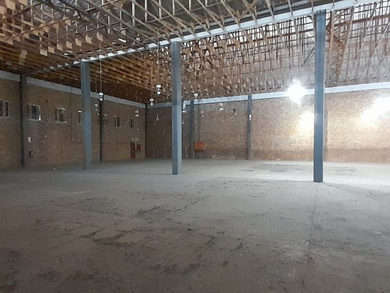Landmark Corporate Warehouse Headquarters For Sale in Waterfall Office Park, Midrand - Photo 3