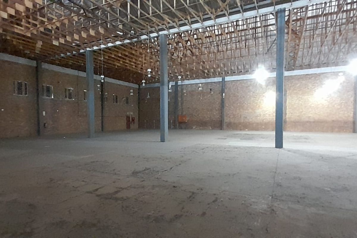 Landmark Corporate Warehouse Headquarters For Sale in Waterfall Office Park, Midrand - Photo 3