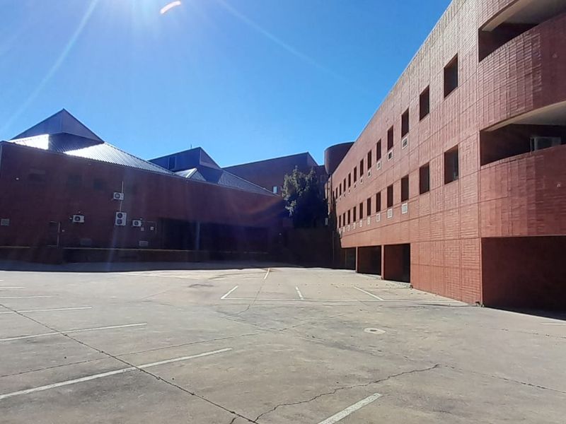 Landmark Corporate Warehouse Headquarters For Sale in Waterfall Office Park, Midrand - Photo 2