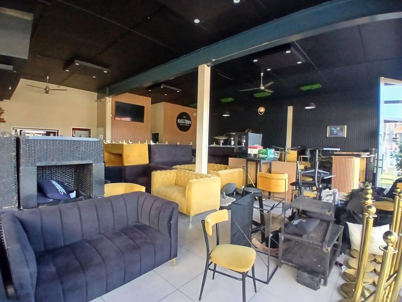 Where Great Food Meets Great Location - Photo 7