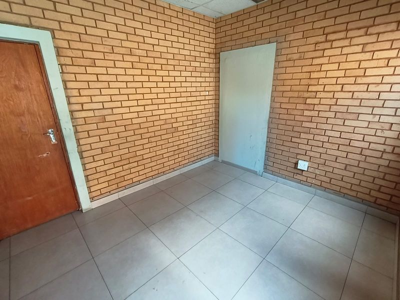300m2 Industrial Property To Let in Sunderland Ridge | Westhills Business Estate2 - Photo 4