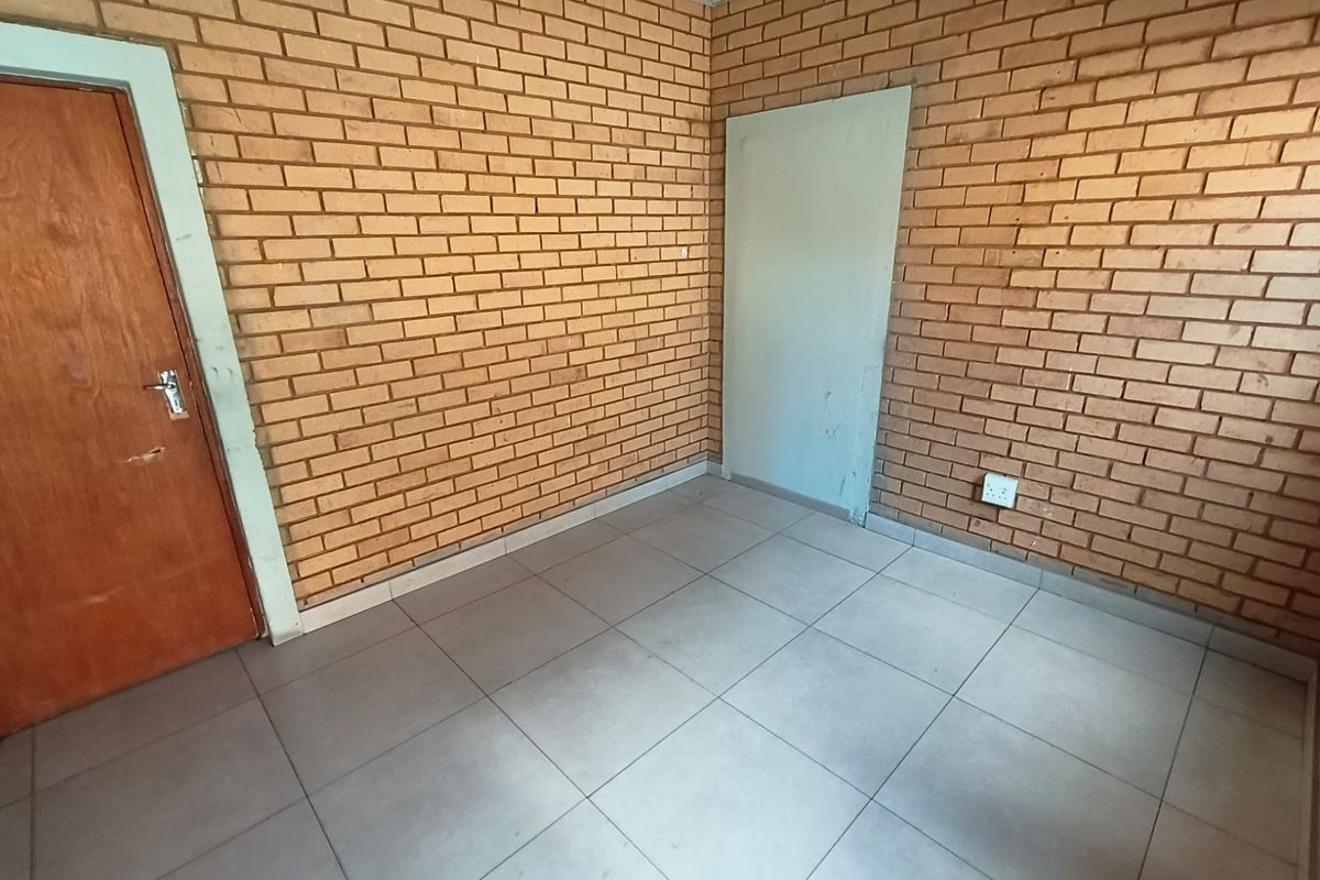 300m2 Industrial Property To Let in Sunderland Ridge | Westhills Business Estate2 - Photo 4