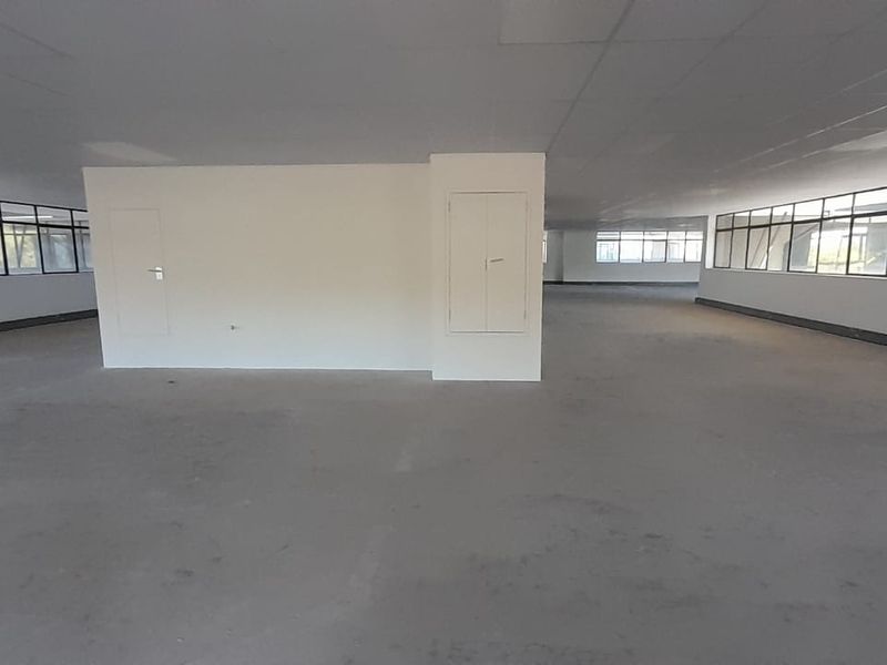 Prestigious Freestanding 3,949m2 Corporate Office Building To Let in Waterfall Office Park, Midrand - Photo 10