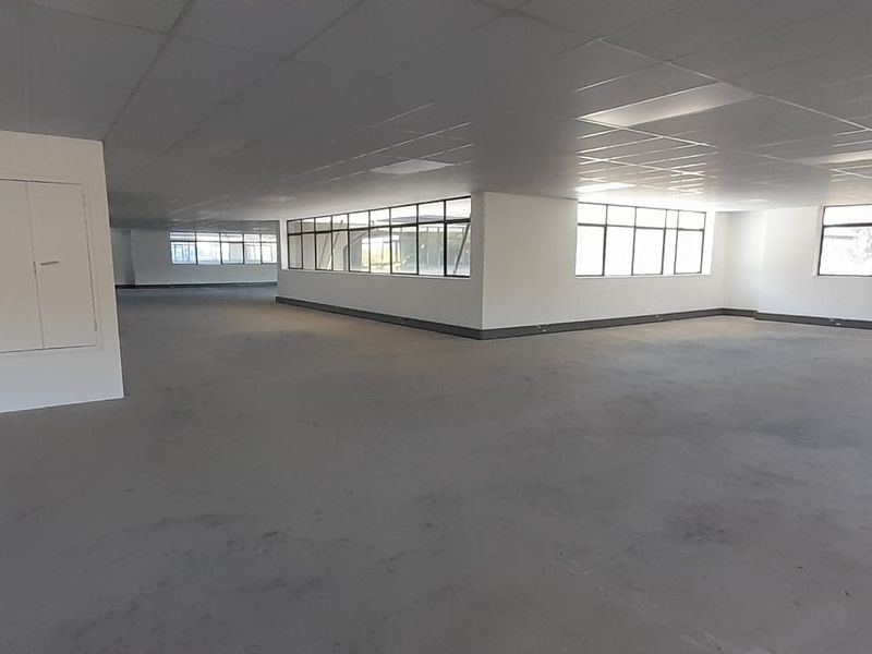 Prestigious Freestanding 3,949m2 Corporate Office Building To Let in Waterfall Office Park, Midrand - Photo 9