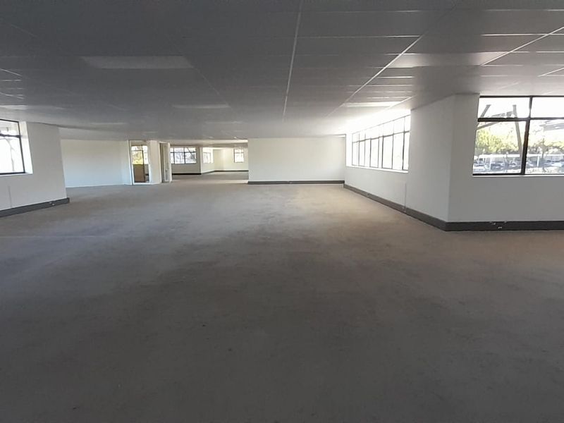 Prestigious Freestanding 3,949m2 Corporate Office Building To Let in Waterfall Office Park, Midrand - Photo 8