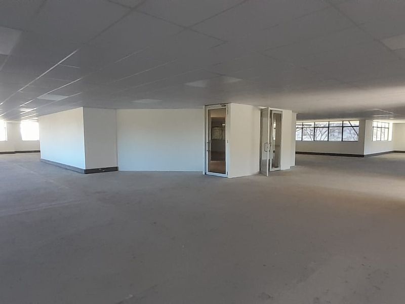 Prestigious Freestanding 3,949m2 Corporate Office Building To Let in Waterfall Office Park, Midrand - Photo 7