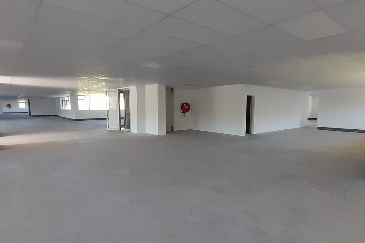 Prestigious Freestanding 3,949m2 Corporate Office Building To Let in Waterfall Office Park, Midrand - Photo 5