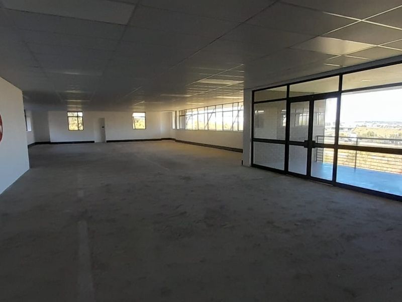 Prestigious Freestanding 3,949m2 Corporate Office Building To Let in Waterfall Office Park, Midrand - Photo 4